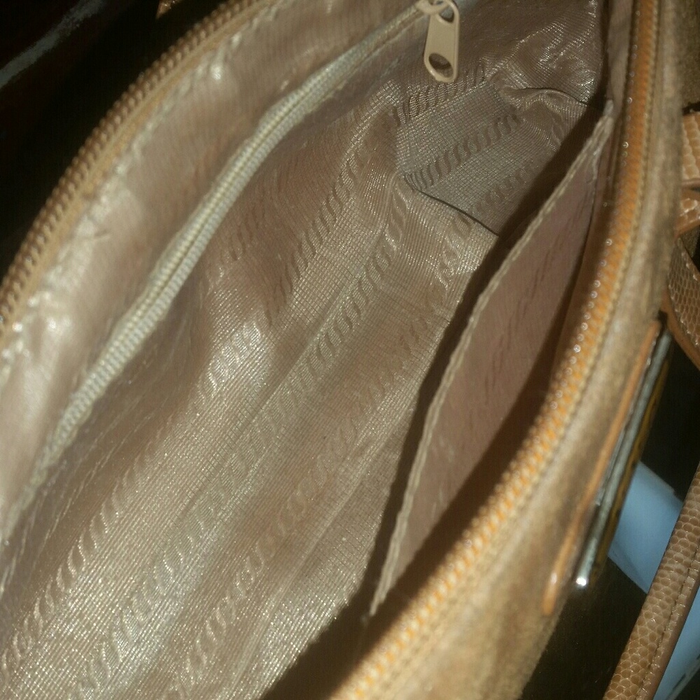 NYC Accessory crossbody - Picture 3 of 3